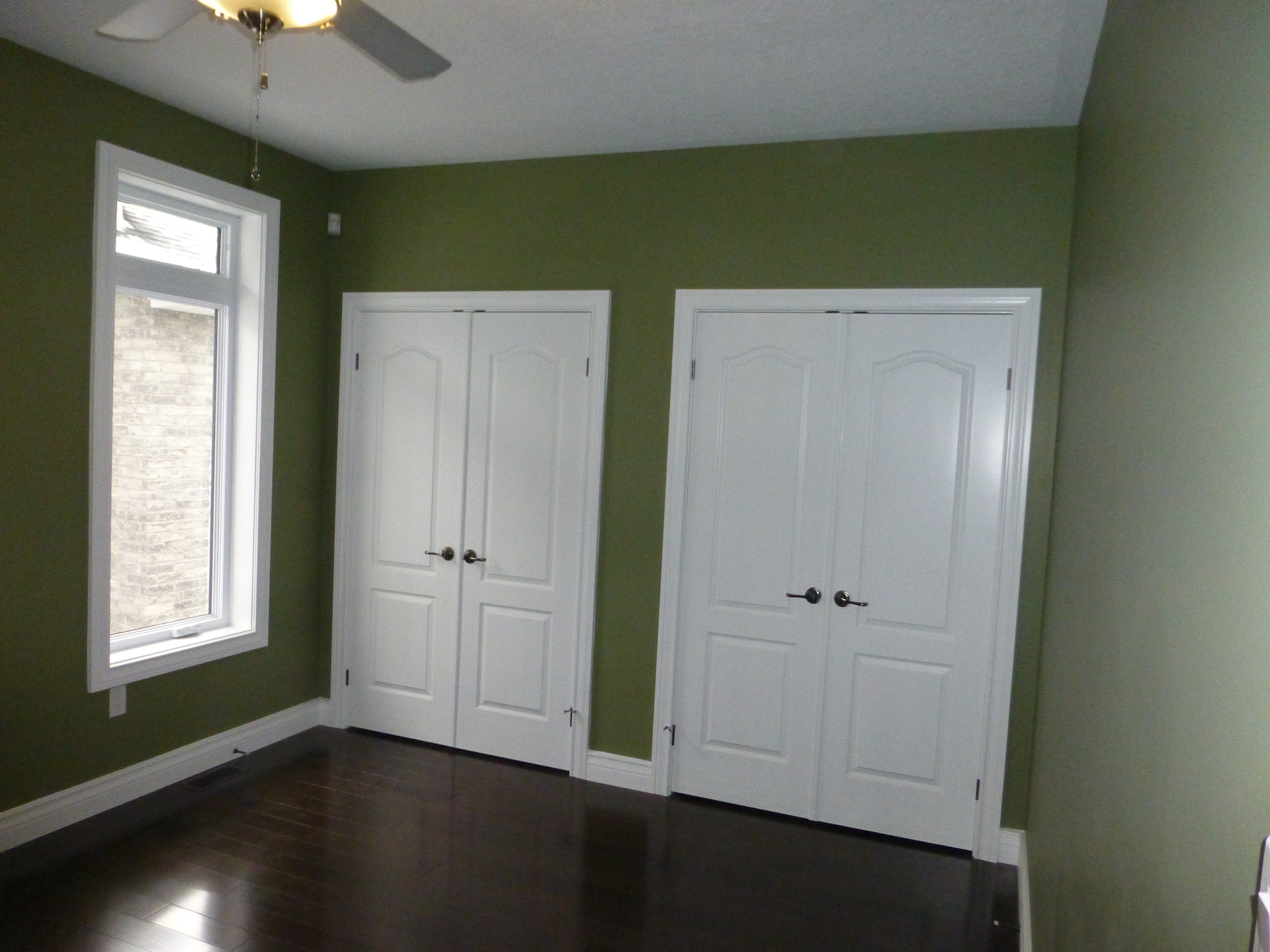 Small bedroom renovation green paint